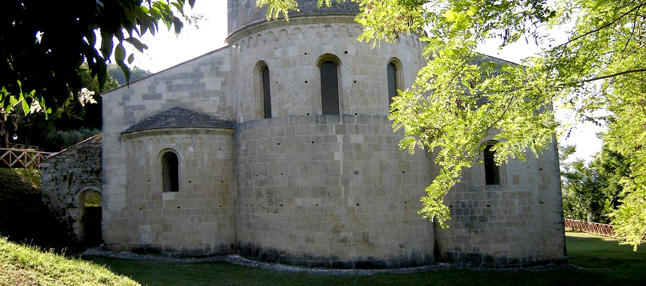 UN LUOGO IMMERSO NEL SACRO BOSCO DELLA DEA MAIA