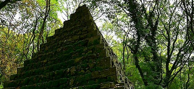 LA MISTERIOSA PIRAMIDE