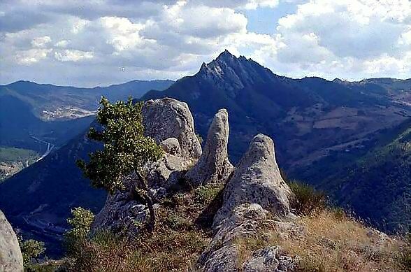 Seggia del diavolo, avelli e Rocca del cappello