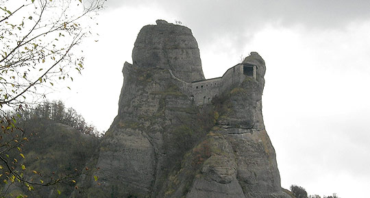 UN CASTELLO SOSPESO SULLE NUVOLE